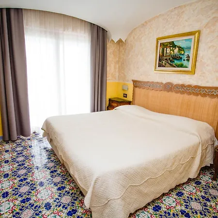 Delfini Hotel 4*