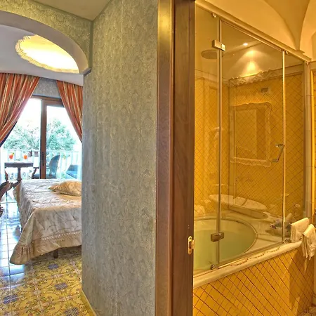 Delfini Hotel 4*